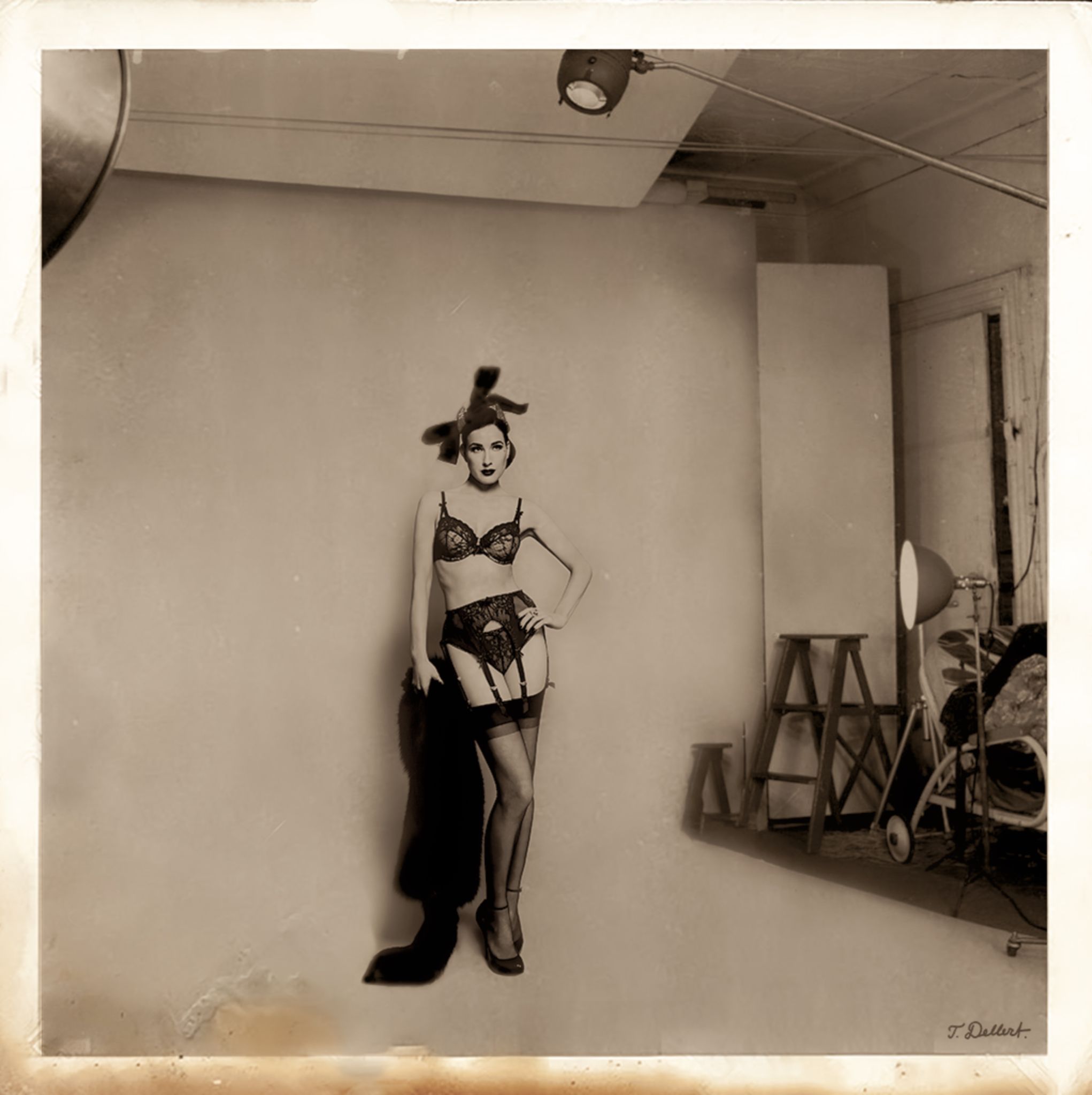 Dita in Irwing Klaw's Studio 